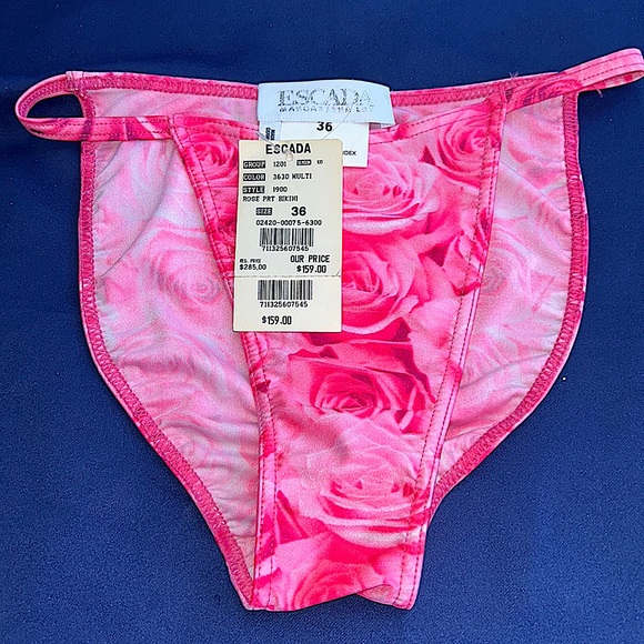 Escada - Picture 2 of 8